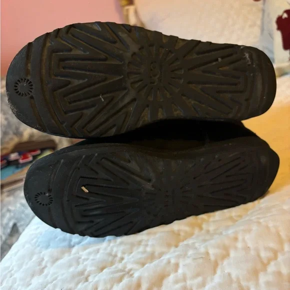 UGG Classic Short II Sz 7 Black - Picture 3 of 6